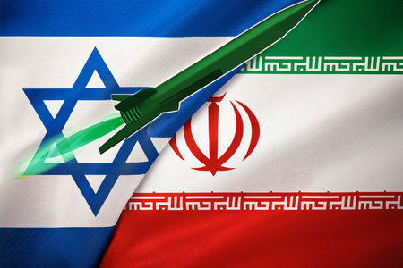 Israel and Iran face off in a conflict that intensifies with attacks launched from Tel Aviv and Herzliya, generating regional and international concernの写真素材