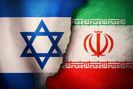 Israel and Iran face off in a conflict that intensifies with attacks launched from Tel Aviv and Herzliya, generating regional and international concernの写真素材