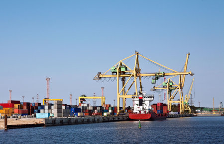 Loading of container ship with portal cranes
