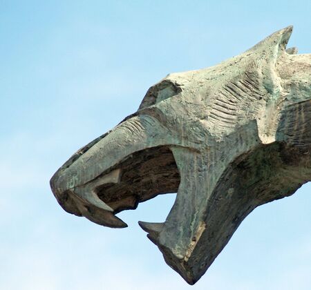 dragon statue head      の写真素材