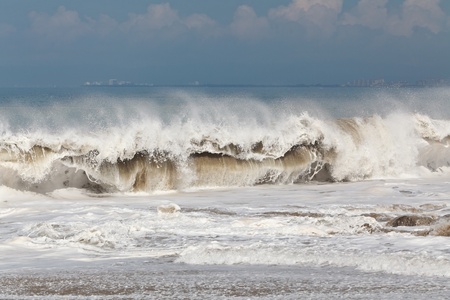 Strong Pacific waves breaking onto Puerto Vallarta's beachesの写真素材