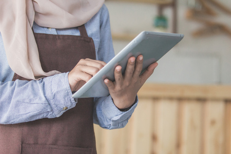 female waiter in apron writing orderの写真素材