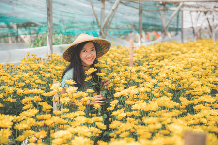 happy woman in chamomile farmの写真素材