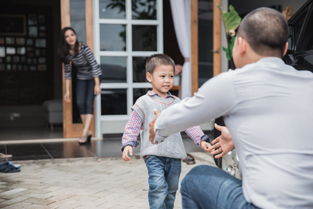 welcoming daddy home after workの写真素材