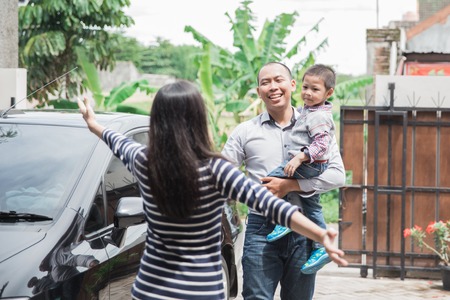 welcoming daddy home after workの写真素材
