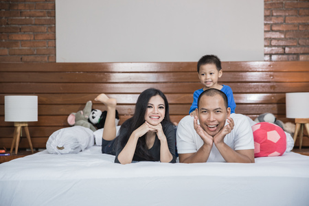 happy asian family in the bedの写真素材