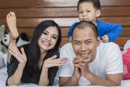 happy asian family in the bedの写真素材