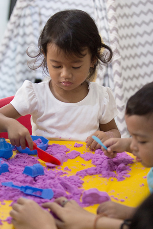 two little kids play sand at homeの写真素材