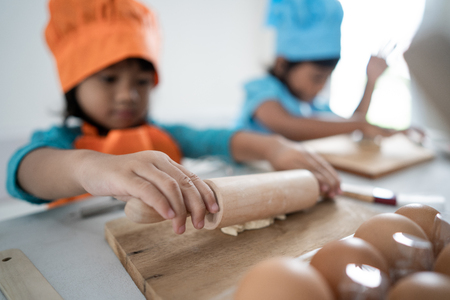 girl with apron making cookiesの写真素材