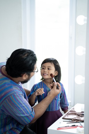 daddy and daughter play with make upの写真素材