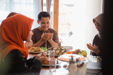 muslim people praying before having their food