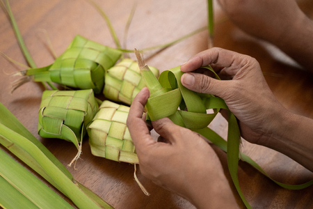 making ketupat traditional indonesian rice cakeの写真素材