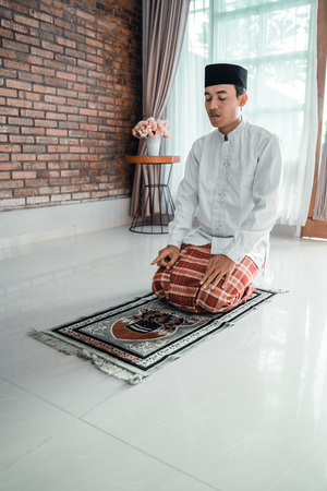 muslim asian man praying to godの写真素材