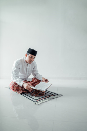muslim asian man praying to godの写真素材