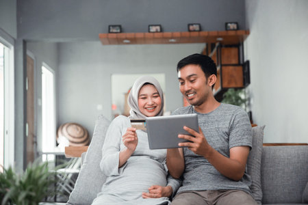 muslim couple buy and do payment using credit card