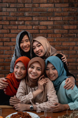 women hijab pose together look the cameraの写真素材