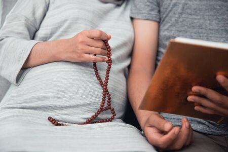 couple pregnant read quranの写真素材
