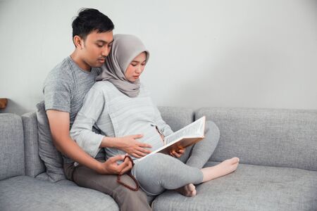 wife and husband learn how to read qoranの写真素材