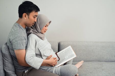 wife and husband learn how to read qoranの写真素材