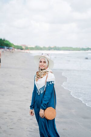 Muslim Arab women enjoy holidaysの写真素材