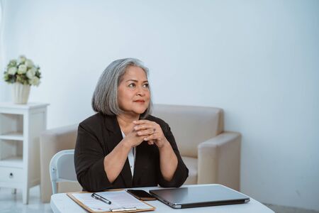 Old woman confident is seriously with think about solution a problemの写真素材