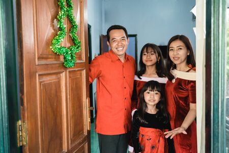 Family open their front house doorの写真素材