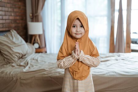 muslim girl welcoming ramadanの写真素材