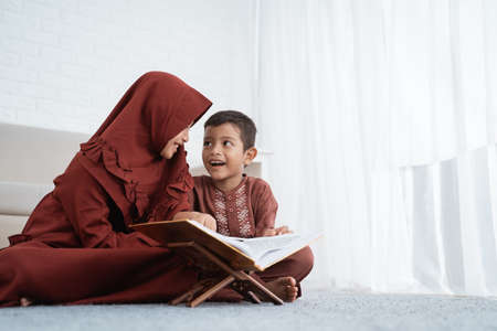 Asian boy learns the Al-Quran with her sisterの写真素材