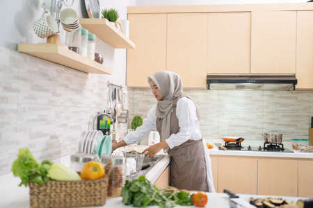 portrait of muslim housewife prepare for cooking in the kitchenの写真素材