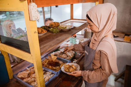 couple having dinner together at the small street food stallの写真素材