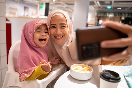 muslim mother and kid take selfie photo togetherの写真素材