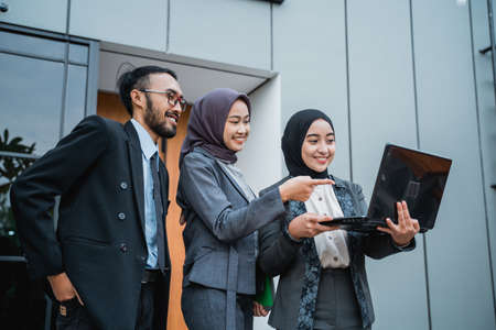 portrait of muslim Business people discussing using laptop at the office frontの写真素材