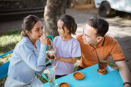 asian parent bonding with their daughter by hangoutの写真素材