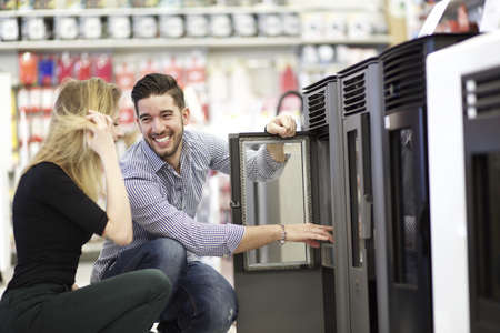 couple at hardware storeの写真素材