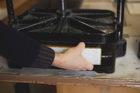binder press a book