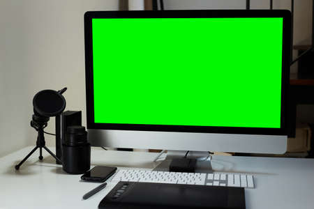 Computer in a Photo Studio Retouchesの写真素材