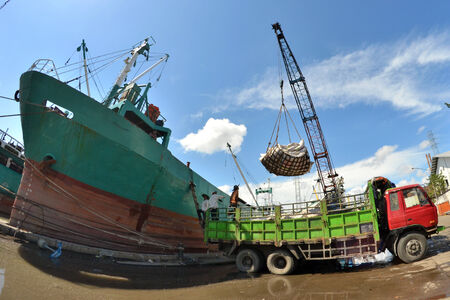Activities in Kalimas traditional port of unloading docksActivities in Kalimas traditional port of unloading docksのeditorial素材
