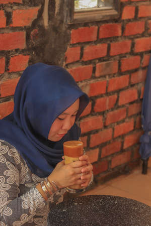 Indonesia - May 24 2020 : the trend of young people today is making dalgona coffeeのeditorial素材