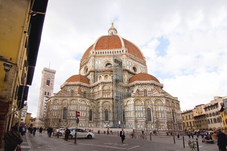 FLORENCE, ITALY-OCTOBER 19: A view of the Basilica of Santa Maria del Fiore on October 19, 2011 in Florence, Italy  Goticorenacentista style is its construction began in 1296 and concluded in 1418のeditorial素材