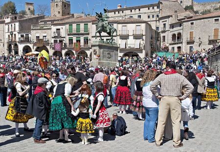 TRUJILLO, SPAIN-4 APRIL: celebration in the main square of Trujillo of the popular party Chiviri のeditorial素材