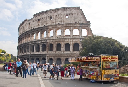 ROME, Italy-18 October: unidentified tourist next to the Roman Colosseum on October 18, 2011 in Rome, Italy.  It was built in the first century in the center of the city of Rome and declared World Heritage by UNESCO in 1980.のeditorial素材
