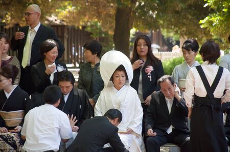 TOKYO, JAPAN, JULY 10: Celebration of a typical wedding in Japan on July 10, 2011 in Tokyo, Japan.   The date that most weddings are held in November is the month because the 11 is a lucky number. The wedding is rapid, flow, protocol and little joyのeditorial素材