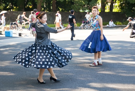 TOKYO, JAPAN, JULY 10: Unidentified people dancing rockabilly in Harajuku on July 10, 2011 in Tokyo, Japan.  Yoyogi Park is the place chosen by the rockabillys Tokyoites to dance and seduce the hundreds of visitors who watch every move stunned. The rockabのeditorial素材