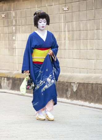 KYOTO, JAPAN, JULY 16: Unidentified geisha posing for photos in the Gion district on July 16, 2011 in Kyoto, Japan. In the 1920 had some 80,000 geisha in Japan, but today there are approximately 1,000.のeditorial素材