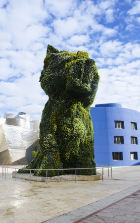 BILBAO, SPAIN - OCTOBER 13: The giant floral sculpture 'Puppy' on October 13, 2012 in Bilbao, Spain. The dog is a work of Jeff Koons placed at the doors of The Guggenheim Museum のeditorial素材