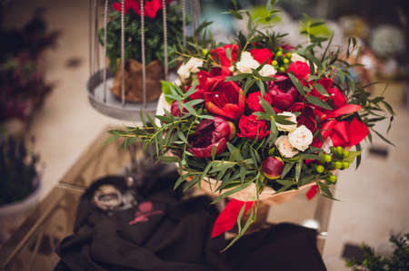 beautiful red and white mix flowers bouquet  on decorated tableの写真素材