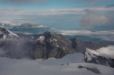 Scenic paysage of mountain tops in distance