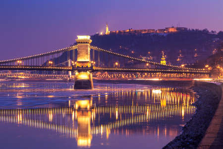 Chain bridge (Lanchid) crossing Danube river in winter time in Budapest, Hungaryの写真素材
