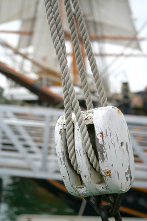 A close-up of the line and pulley of a boat. 