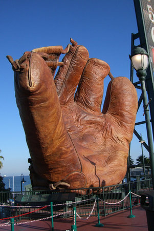 San Francisco, California - September 20, 2007: The Giants oversized baseball mitt sculpture at AT&T Parkのeditorial素材